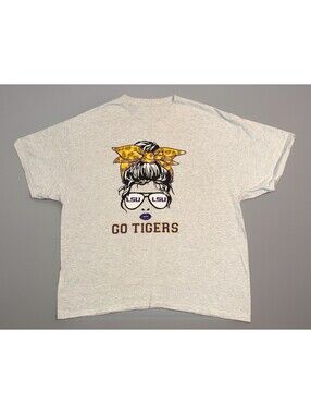 Women’s LSU Game Day Heavy Weight Tee Shirt Glasses Bow -No Tag See Measurements